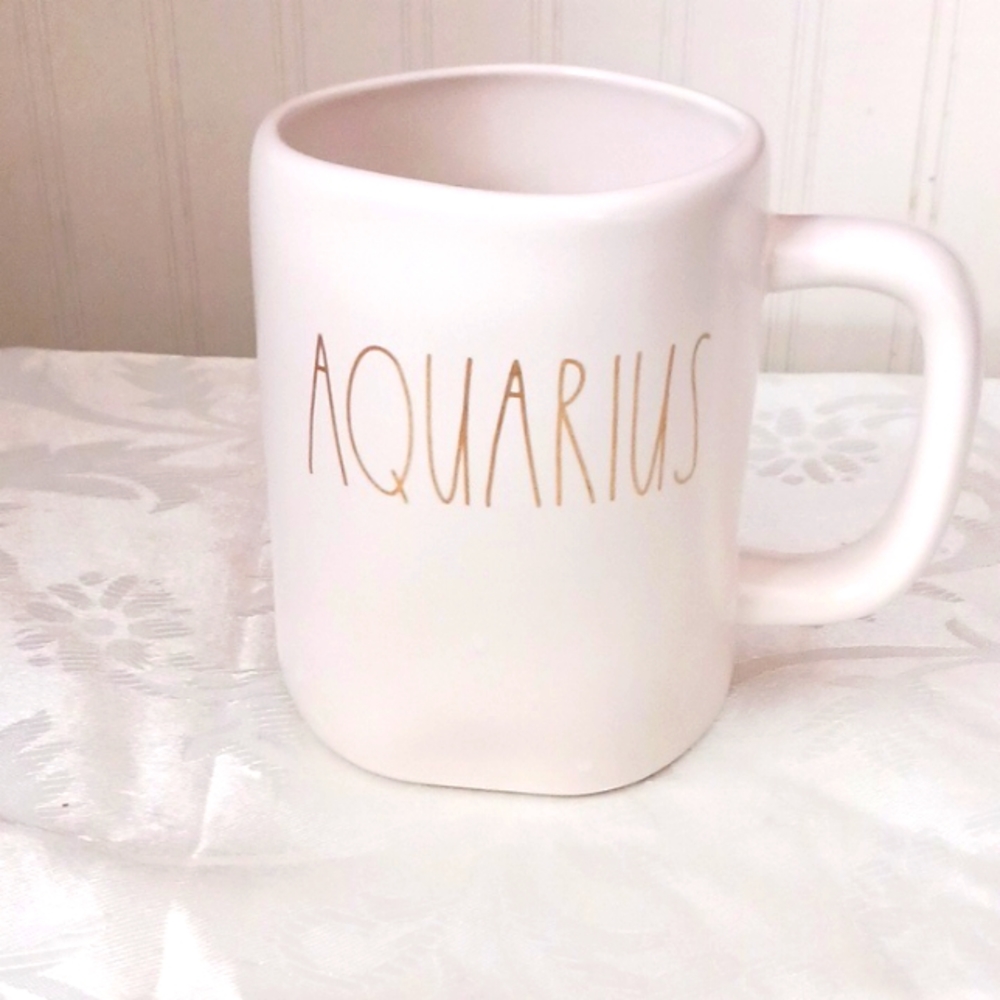 RAE DUNN Aquarius mug ♒️